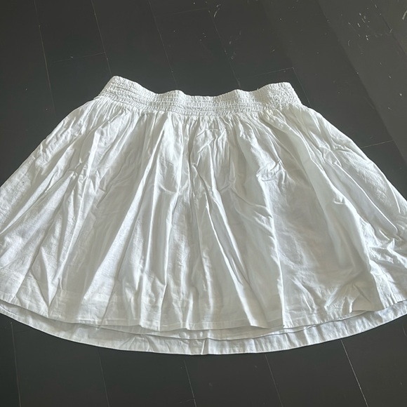 White skirt. New with tags on. - Picture 2 of 3